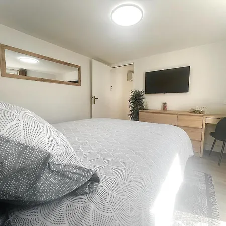 Maisonnette Cosy Avec Exterieur En Centre-ville *